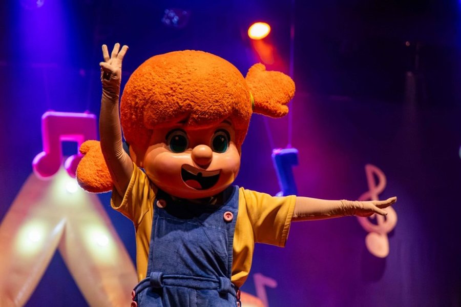 Fenômeno teatral infantil Diário de Mika será encenado sábado no Centro Cultural
