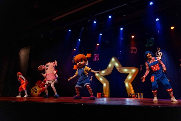 Fenômeno teatral infantil Diário de Mika será encenado sábado no Centro Cultural