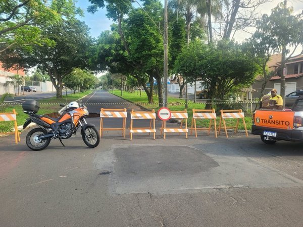 Av. Ulysses tem trecho interrompido e terá grande obra de recuperação