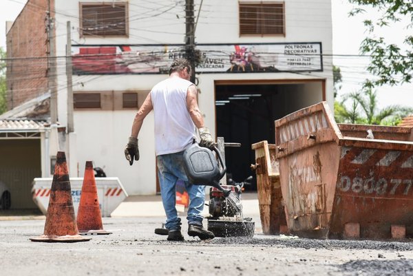 Prefeitura faz tapa-buracos em trechos do Jd São Paulo e Parque Universitário