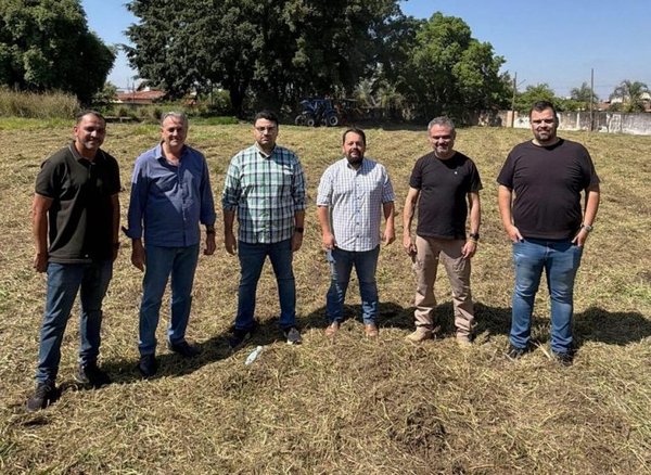 Vereador acompanha solução de problema histórico no Jardim Donangela