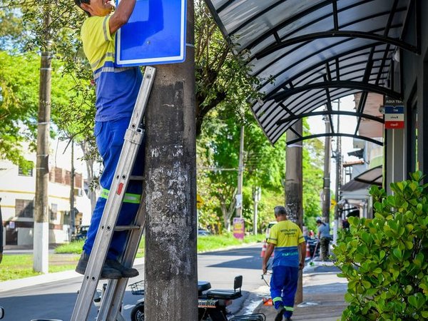 Prefeitura reforça pintura de solo em trechos do bairro Mãe Preta