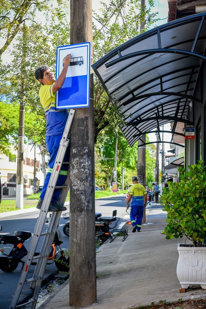 Prefeitura reforça pintura de solo em trechos do bairro Mãe Preta
