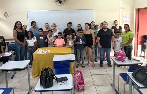 Vereador acompanha entrega de óculos em quatro escolas de Rio Claro nesta quarta-feira (28)